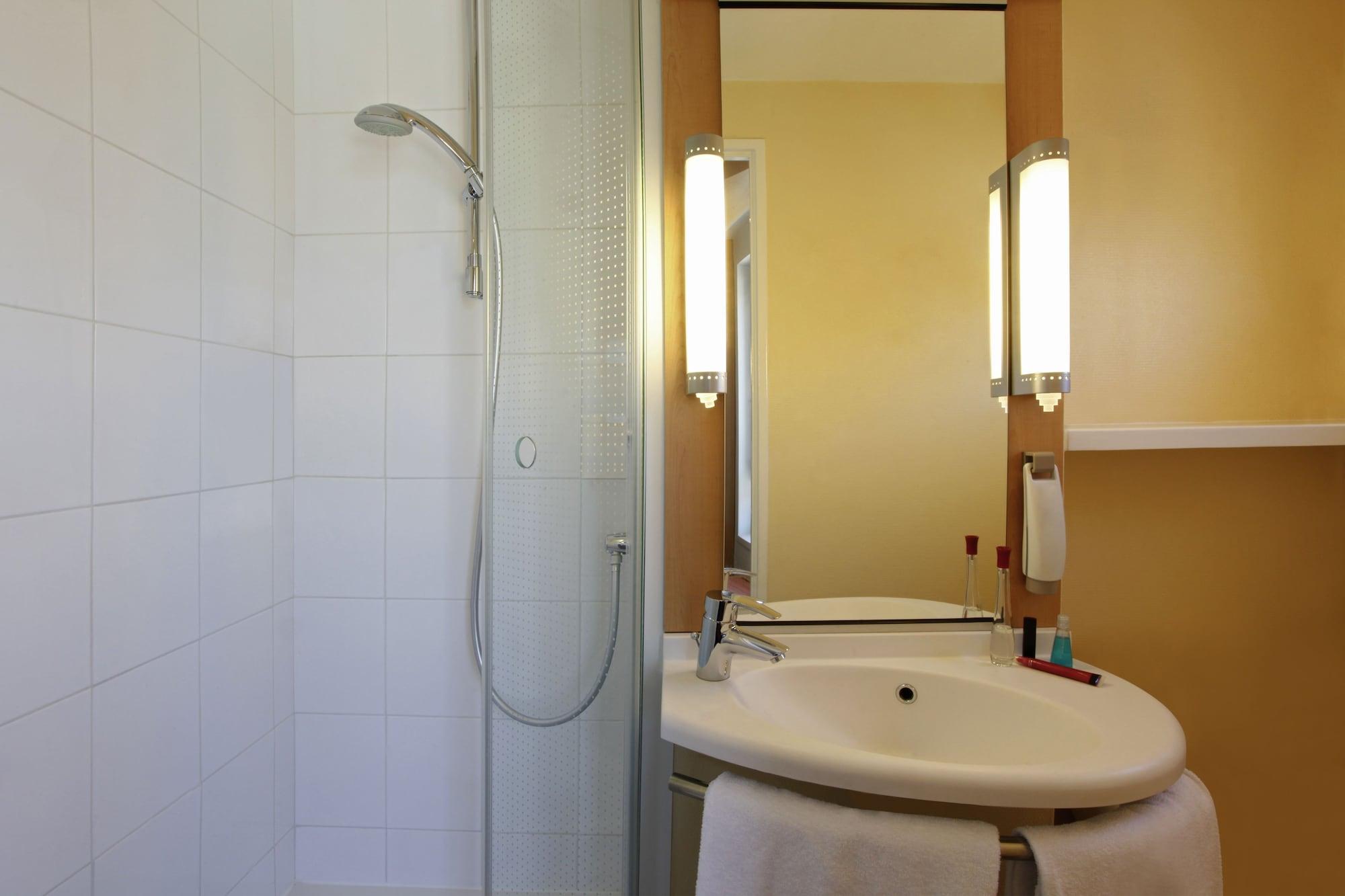 Hotel ibis Nantes Centre Gare Sud Exterior foto